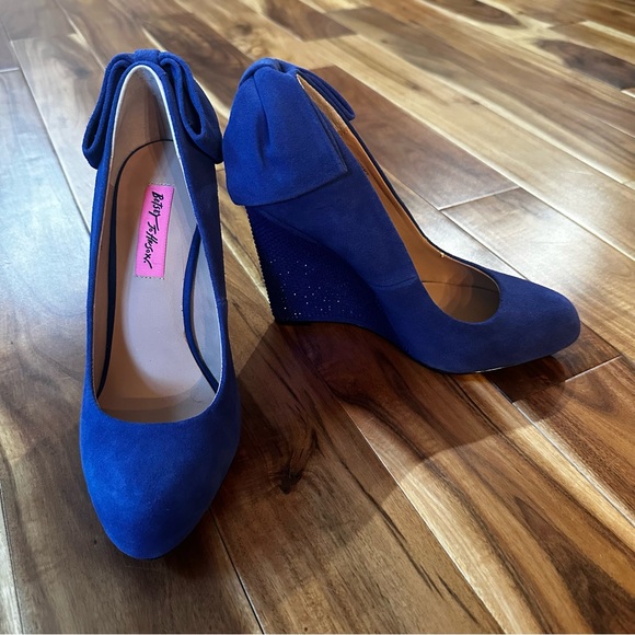 Betsey Johnson blue rhinestone Wedge Heels – Never worn – Size 7.5 - Picture 1 of 5